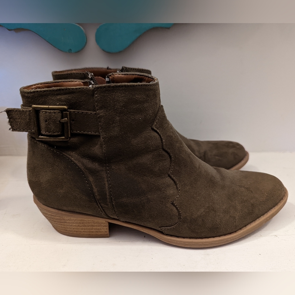 Daytrip Brown Booties Sz 6 Cowboy Booties